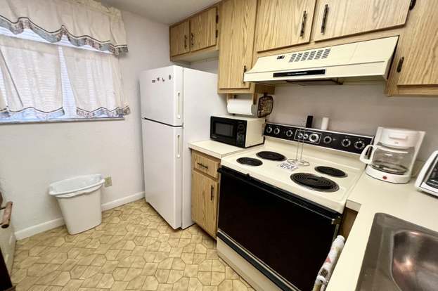 Building Photo - 1604 University Ln