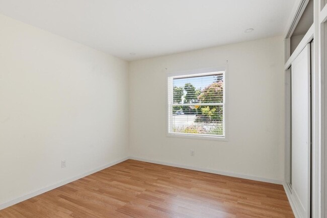 Building Photo - 3BD/1B Single Family Home - Zen Garden!