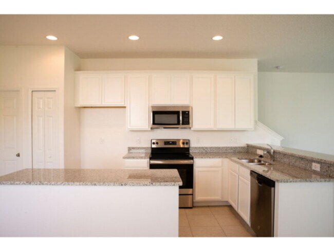 Building Photo - 3 bed 2.5 bath townhome in Sawgrass Landing