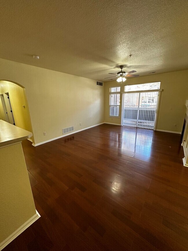 Building Photo - Move in Ready!!  3 Bedroom Condo - Cherry Grove - Aurora.....