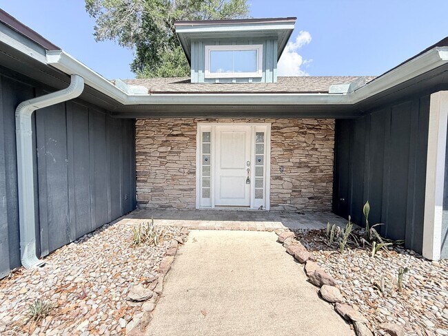 Building Photo - 5511 La Moya Ave