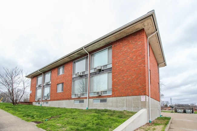 Building Photo - 2BR/1BA - East Campus - Swift access to Class! Water Included! AVAIL. NOW