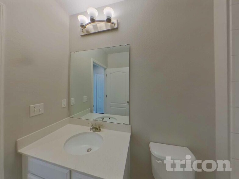 Building Photo - 11120 High Noon Trl