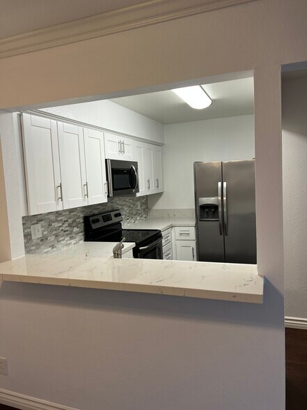 Building Photo - 1375 Caminito Gabaldon