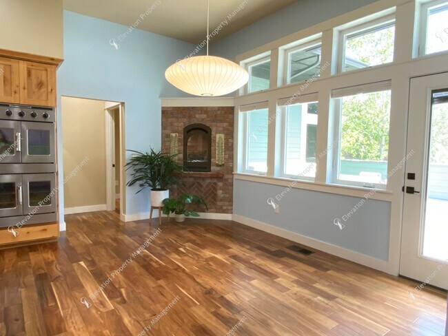 Building Photo - Elegant Single-Level Home in Northwest Cro...