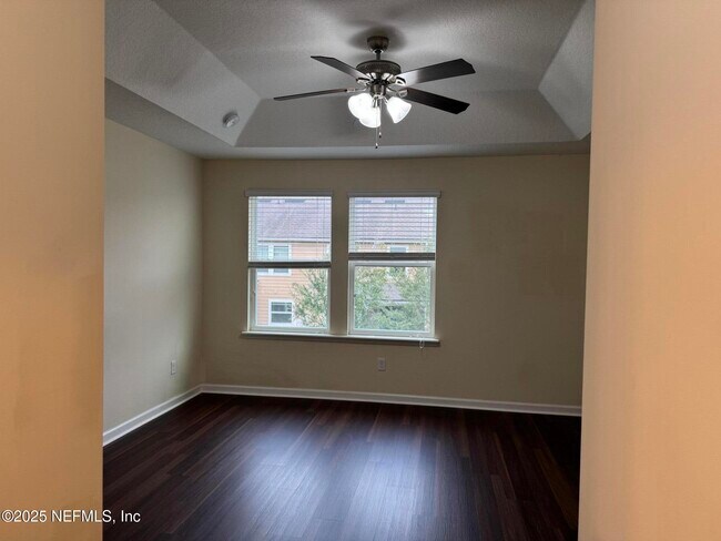 Building Photo - 398 Richmond Dr