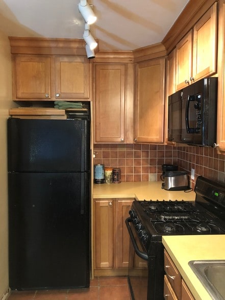 Remodeled Kitchen - 1330 New Hampshire Ave NW