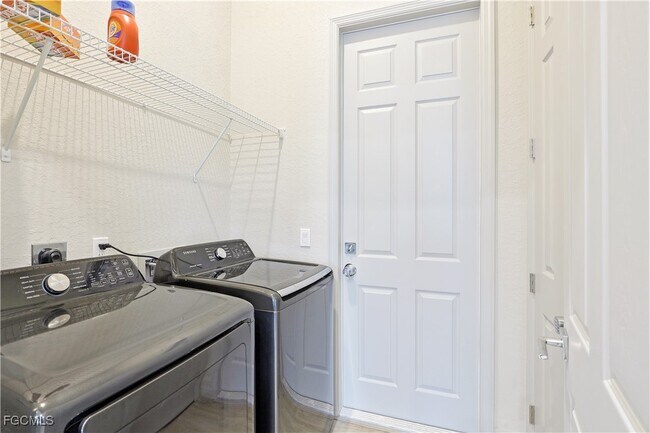 Building Photo - 217 NW 36th Ave