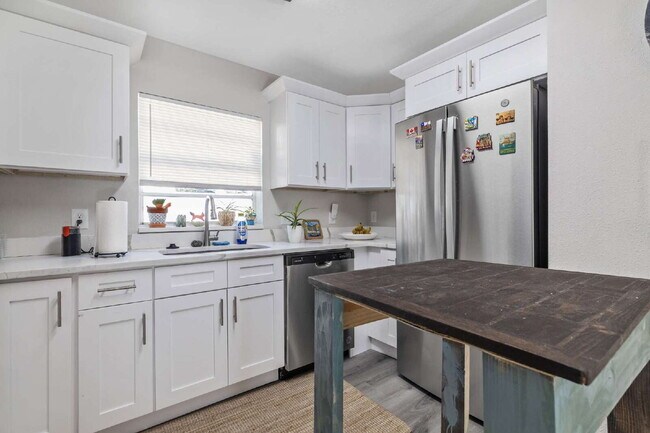 Building Photo - "Charming 3-Bed, 2-Bath Home in Tampa – Perfect Blend of Comfort and Convenience!"