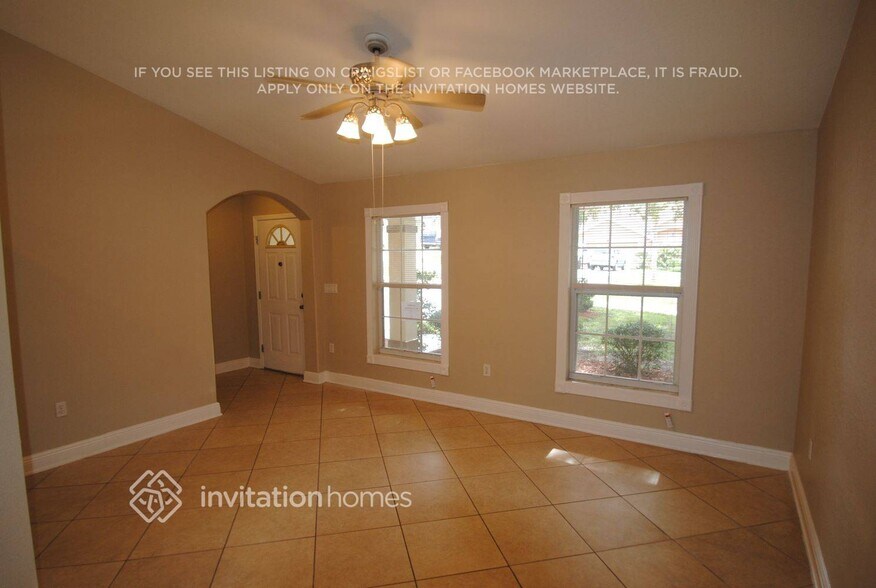 Building Photo - 815 Palm Forest Ln