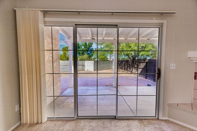 Building Photo - Beautiful and Spacious 3BR 2BA Home w/ Courtyard • Fenced Yard • Cul-de-sac in Tucson