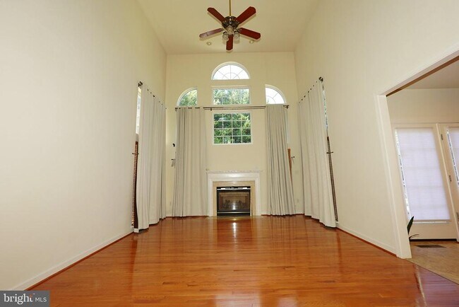 Building Photo - 14030 Bromfield Rd