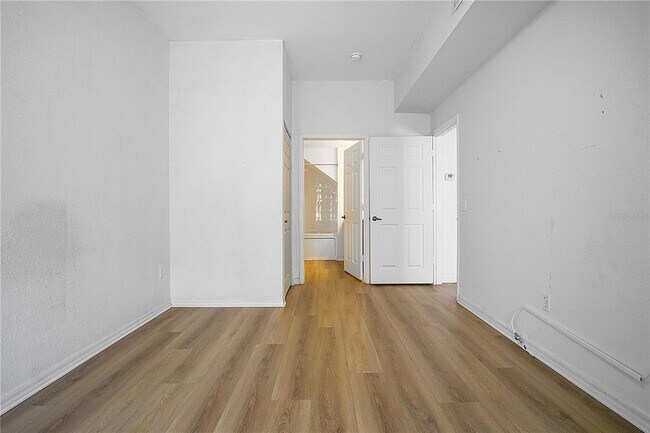 Building Photo - 4562 Yellowgold Rd E
