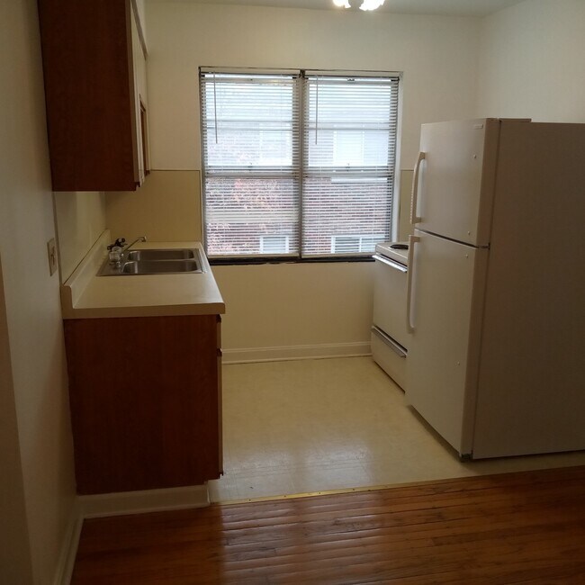 Furnished Kitchen - 319 Ridgedale Rd