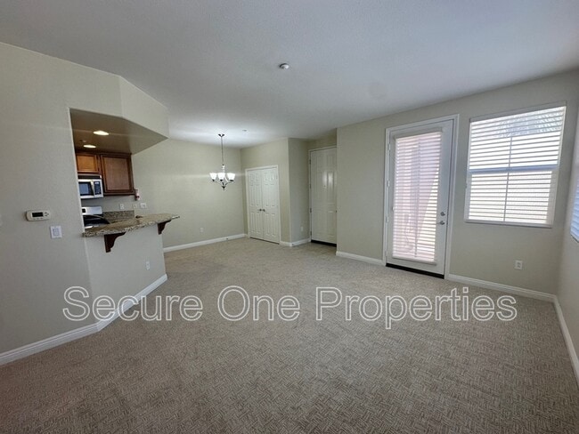 Building Photo - 208 Riverdale Ct