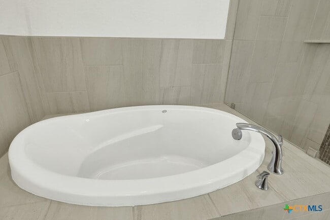 Building Photo - 1031 Lime Gruene