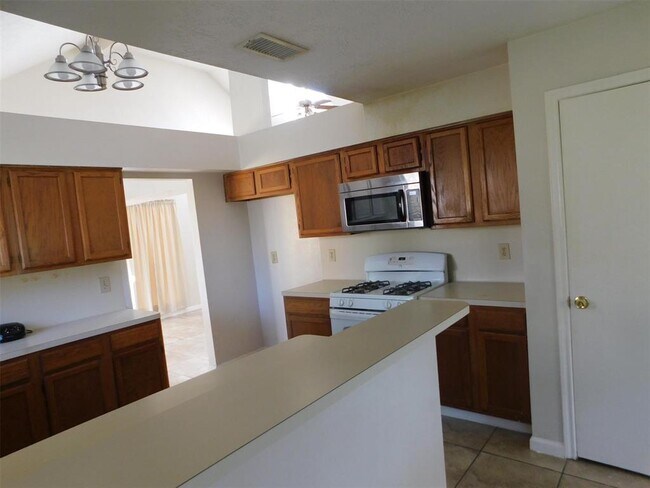 Building Photo - 2206 Laurel Land Ln