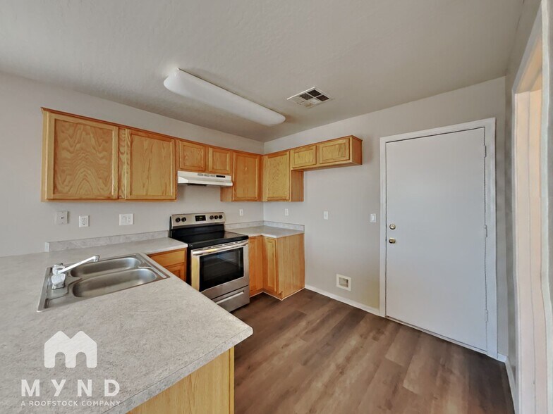 Building Photo - 6521 E Lush Vista View