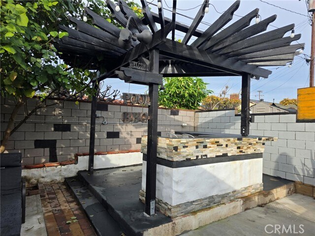 Building Photo - 917 Helmsdale Ave