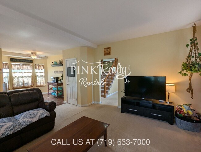Building Photo - 8560 Avens Cir