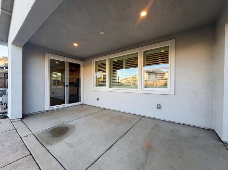 Building Photo - 8292 Triplefin Way