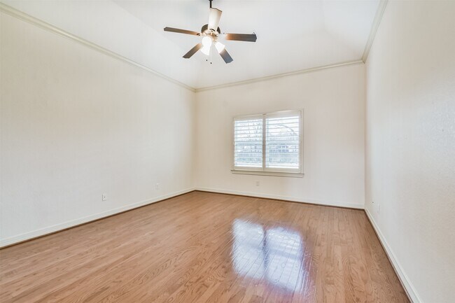 Building Photo - 2 Sagestone