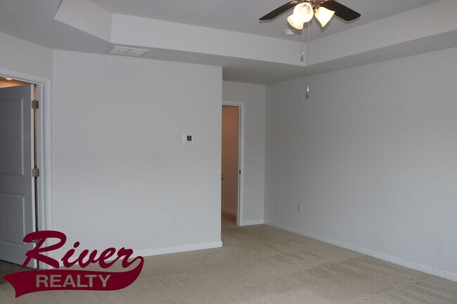 Building Photo - Laurel Park Townhouse