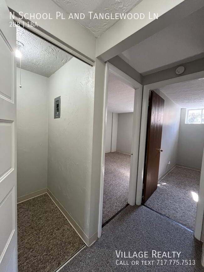 Building Photo - No Steps! Roomy 2-Bed with A/C & Off-Stree...