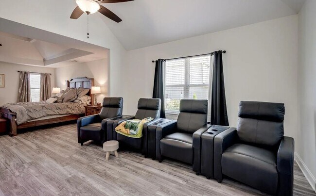 Building Photo - 405 Equinox Loop