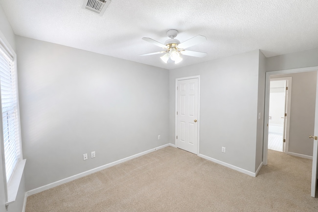 Building Photo - Spacious Home with Open Layout in Prime Johns Creek Location