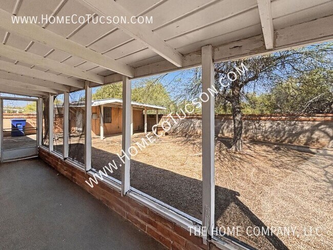 Building Photo - 800 N Alamo Ave