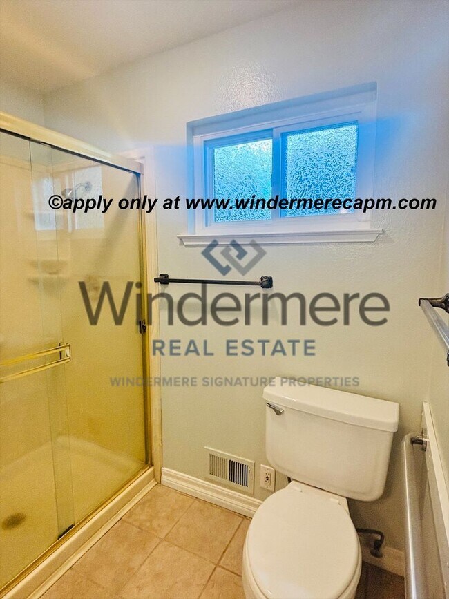 Building Photo - Beautiful 3-Bedroom Home in a Wonderful Fair Oaks Neighborhood!