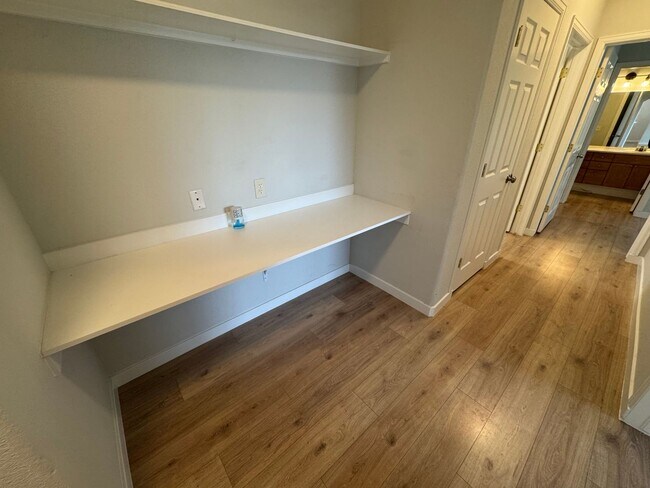 Building Photo - Spacious Condo in the Heart of Aurora
