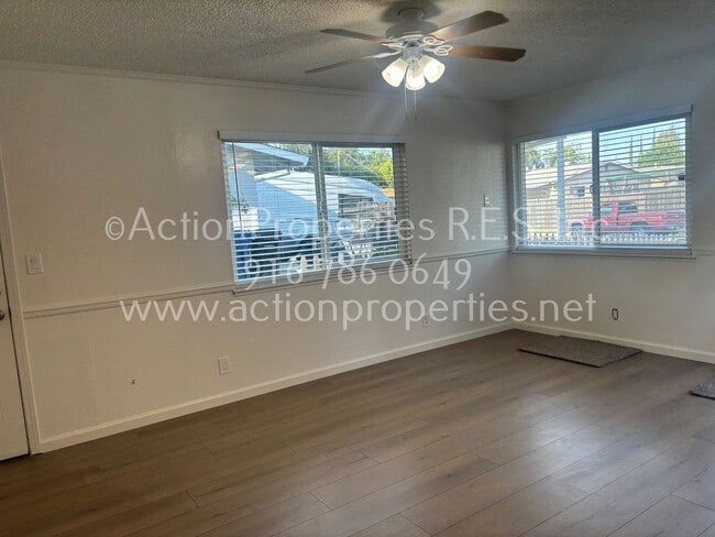 Building Photo - Move In Special $500.00 off 1st Mo Rent: C...
