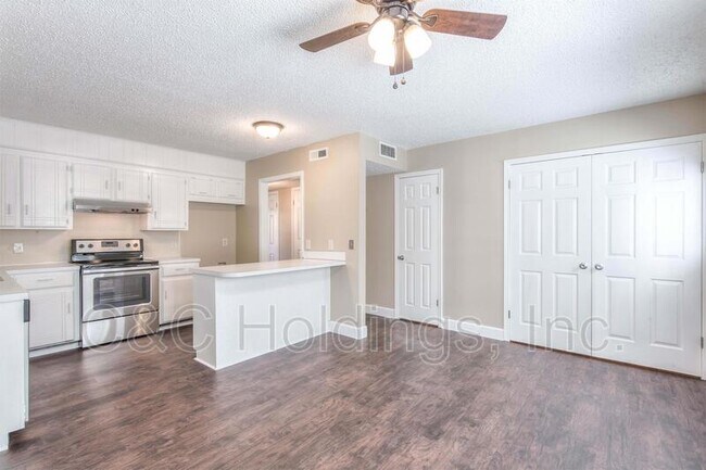 Building Photo - 644 Earthside Dr