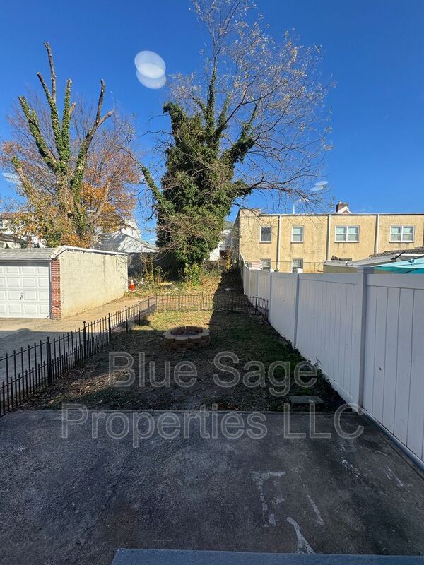 Building Photo - 1229 Wilson Dr