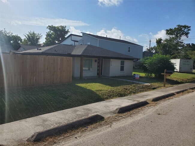 Primary Photo - 5310 Randon Rd