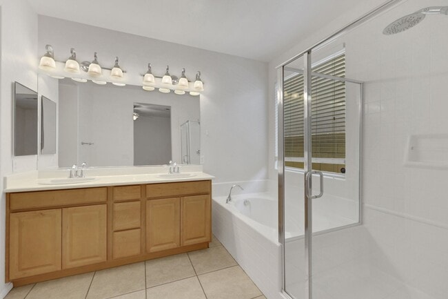 Building Photo - Single story in gated community