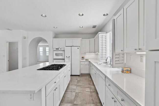 Building Photo - 5142 Pearce Dr