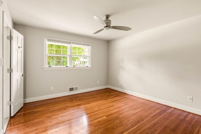 Building Photo - 2646 Caladium Dr NE