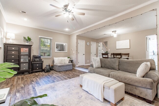Building Photo - Beautiful 2 Bed, 2.5 Bath Condo in Johnson...