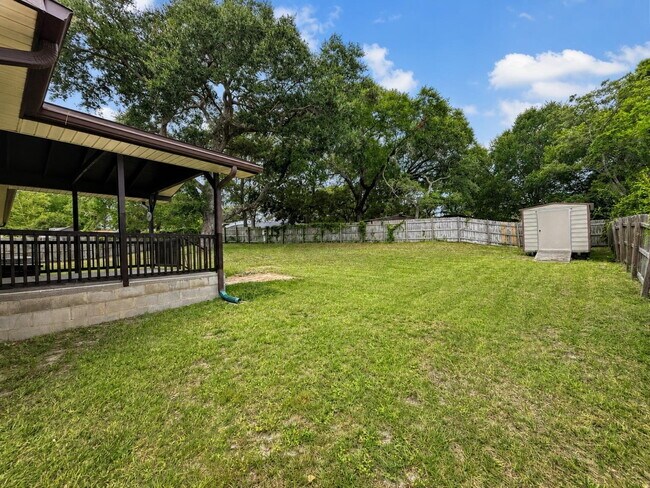 Building Photo - "Charming 3-Bedroom Oasis in Fort Walton Beach!"
