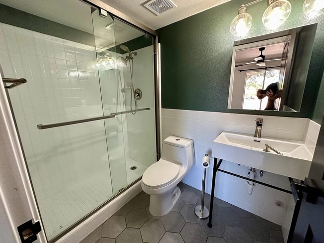 Building Photo - Beautiful single level townhome in Moon Valley!