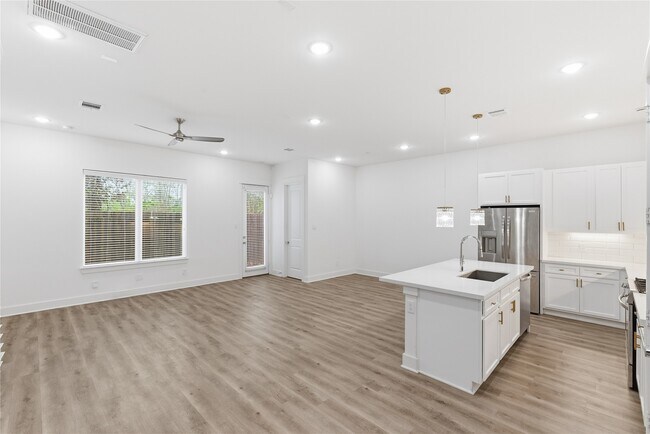 Building Photo - 4605 Lavatera St