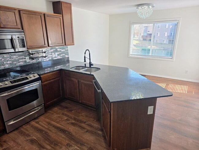 Building Photo - 2215 NW Bayberry Ln