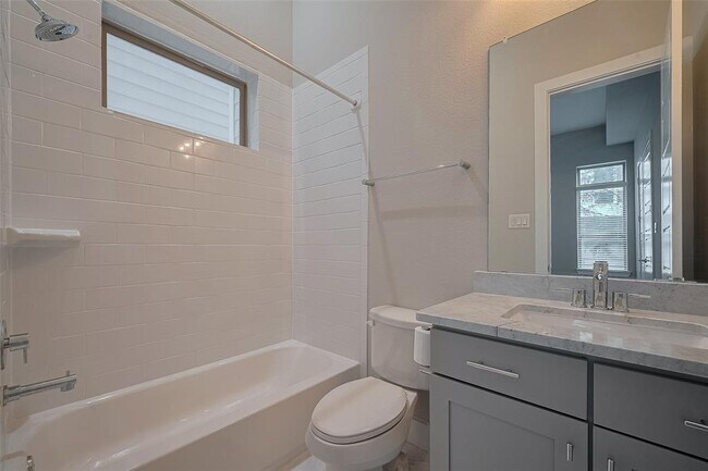 Building Photo - 5837 E Post Oak Ln