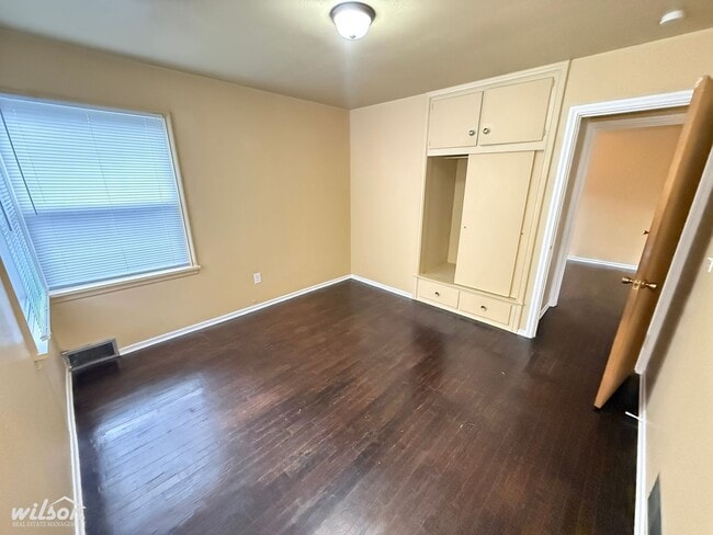 Building Photo - 213 S 48th Ave