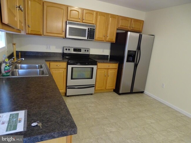 Building Photo - 10 Fairview Ave