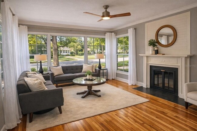 Building Photo - 205 25th Ave NE