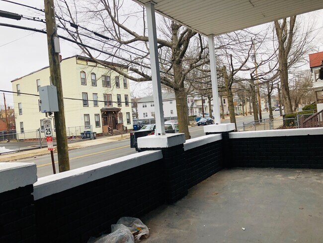 Building Photo - 27 Shelton Ave